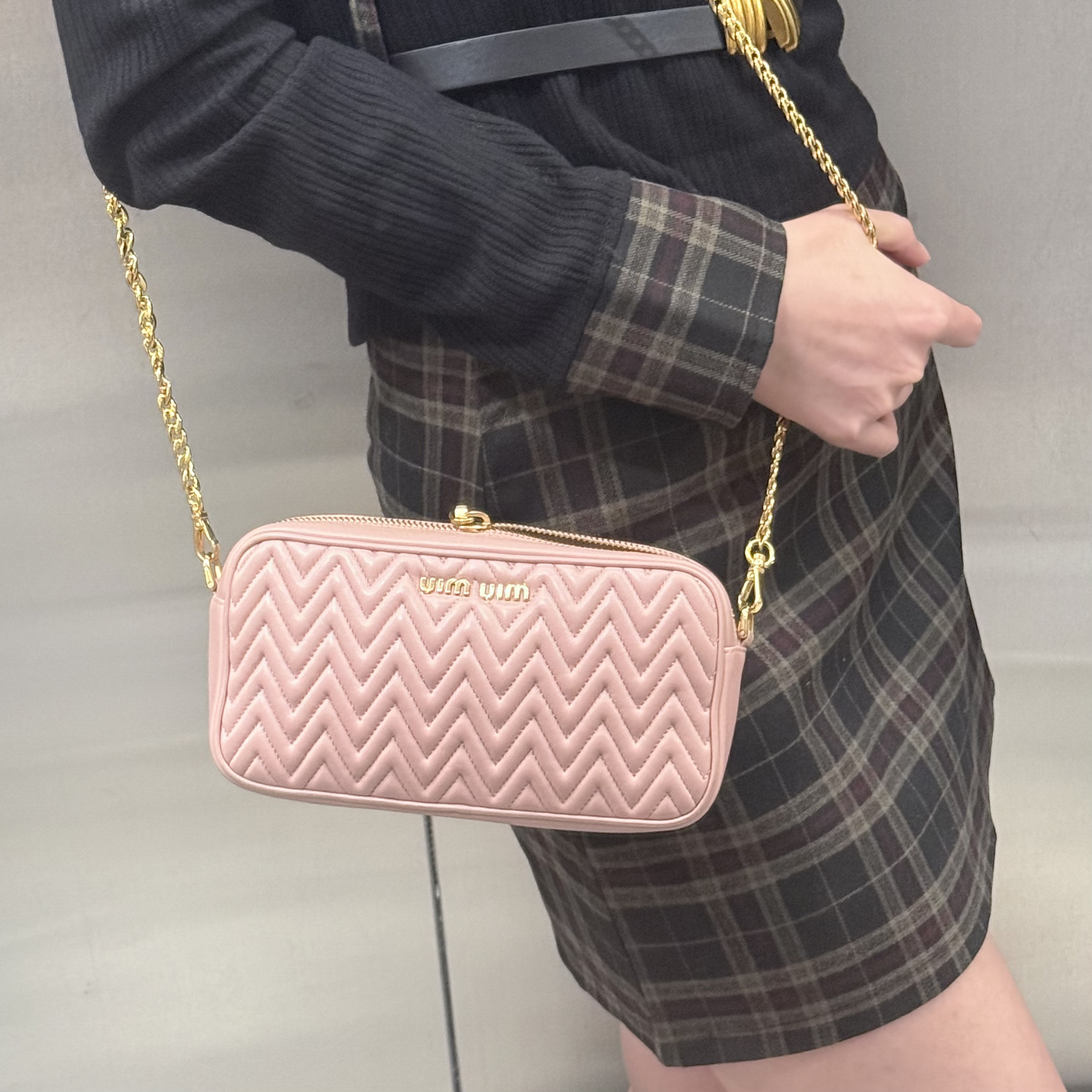 95新 MIU MIU/缪缪 miumiu粉金色链条相机包