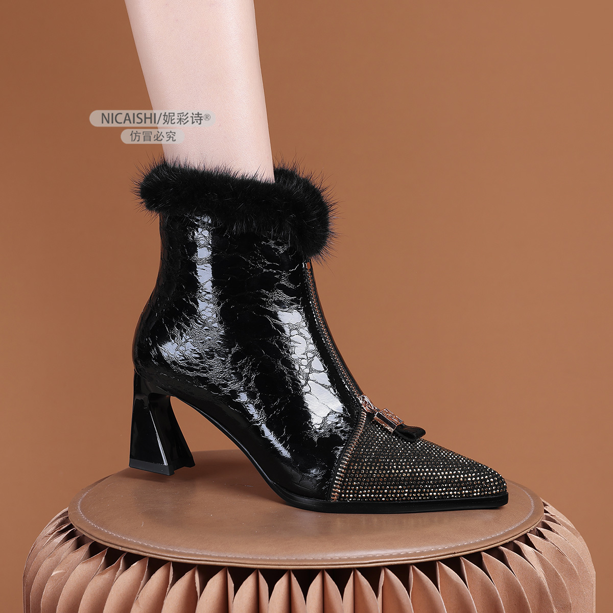 2025年新款欧美轻奢气质尖头短靴侧拉链显瘦粗跟时装女靴3777