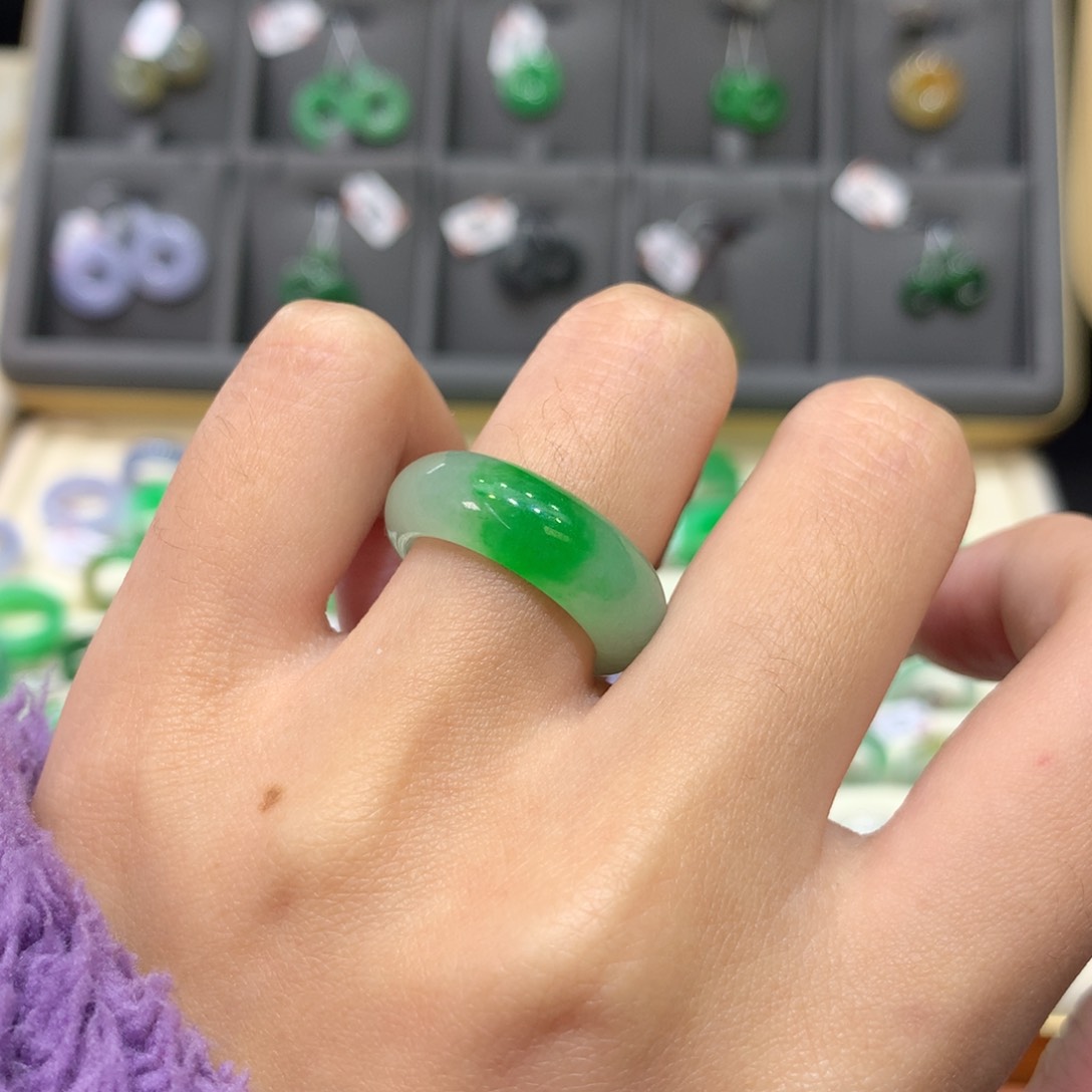 翡翠戒指未镶嵌10-11阳绿