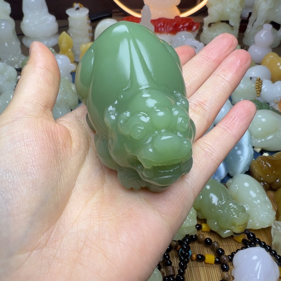 石材手工雕刻沙枣青貔貅