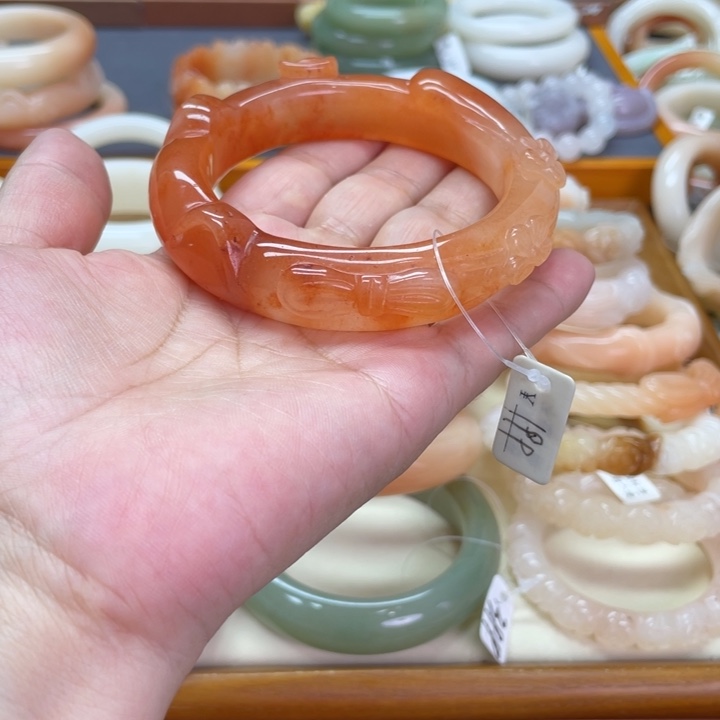 未镶嵌石英岩玉珠宝奇石小**?