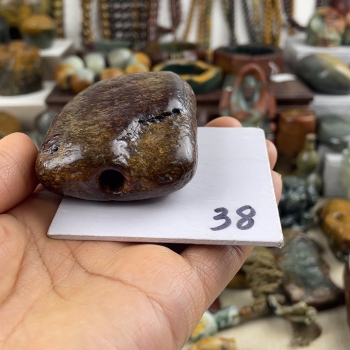 镭***星岫岩河磨玉（透闪石质玉）未镶嵌珠宝奇石