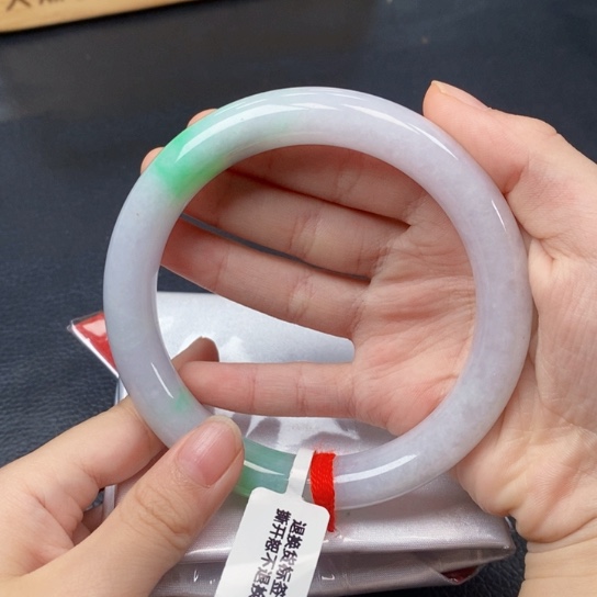 翡翠手镯未镶嵌59圈口