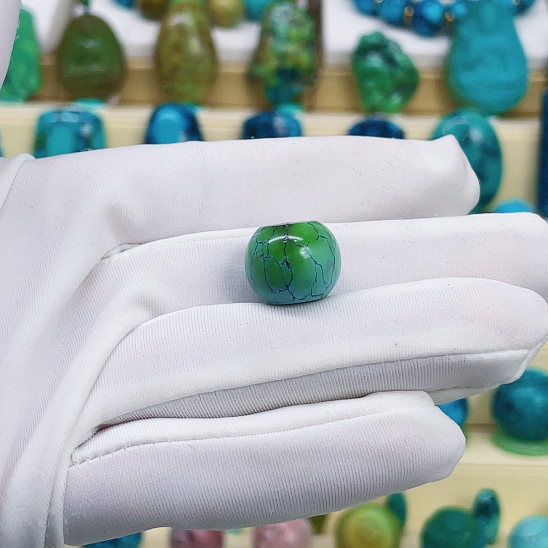 绿松石未镶嵌颈饰