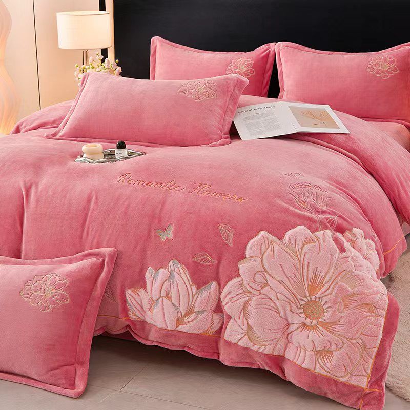 【花颜】新款A类高档高克重贴布绣加厚牛奶绒四件套冬季加绒被套