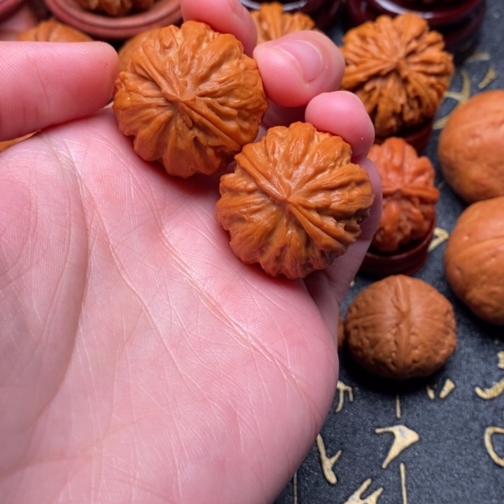 徐****文玩核桃吊坠西瓜球