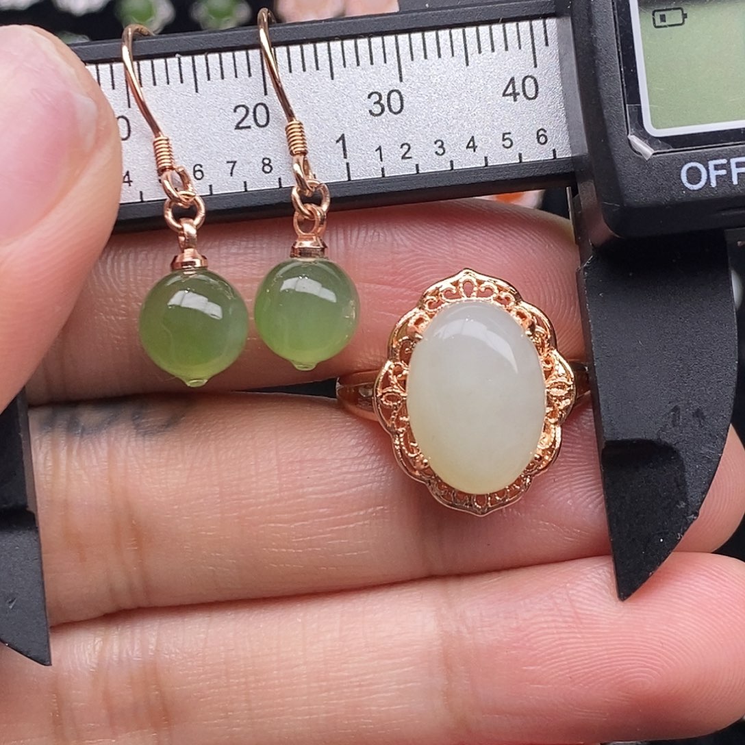 和田玉未镶嵌耳饰