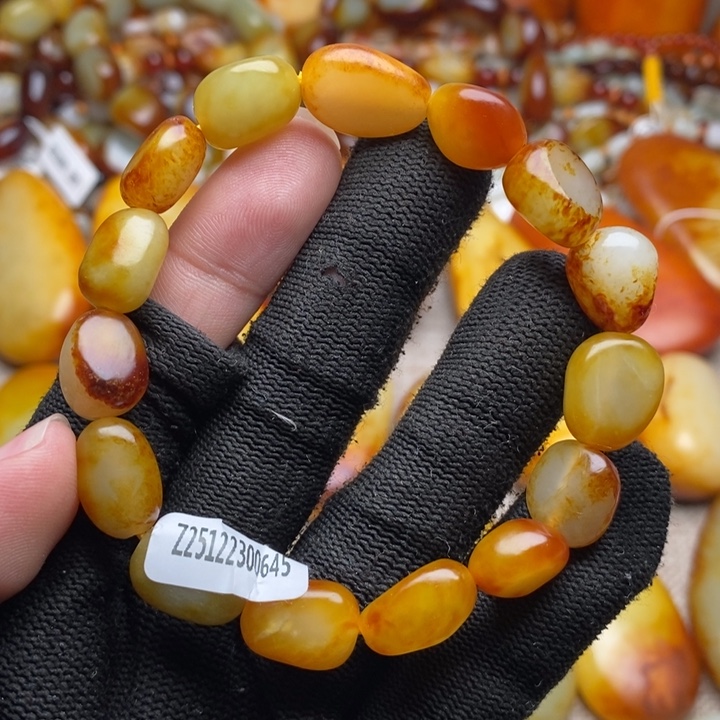 李***俊和田玉未镶嵌手链