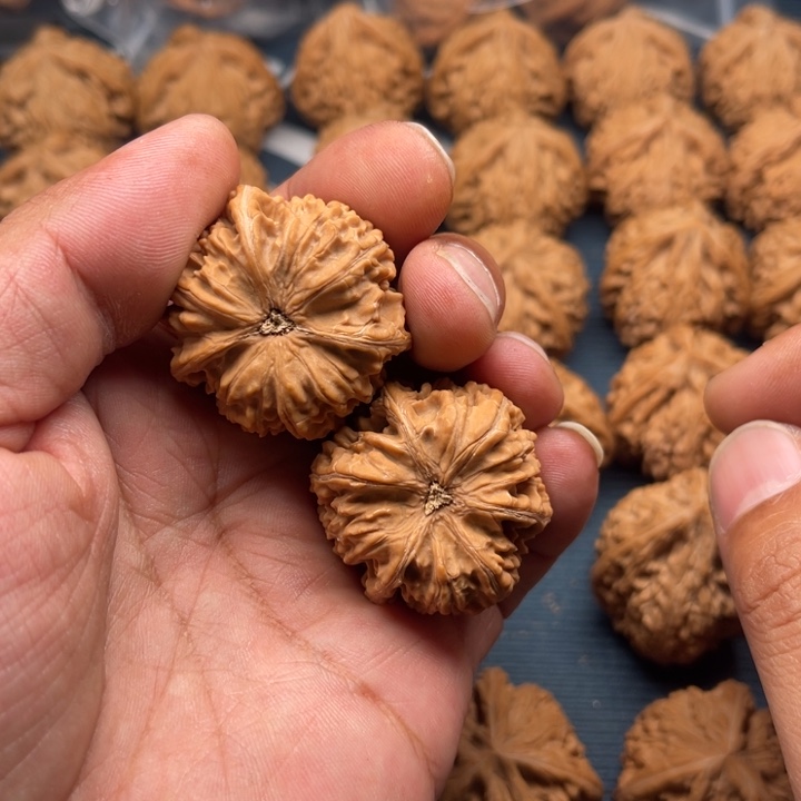 文玩核桃吊坠.**j三棱