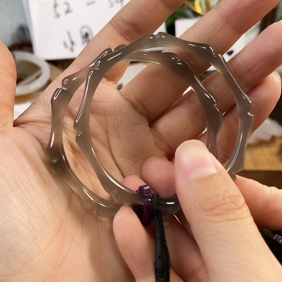 玛瑙/玉髓未镶嵌手镯C311。5152。瑕
