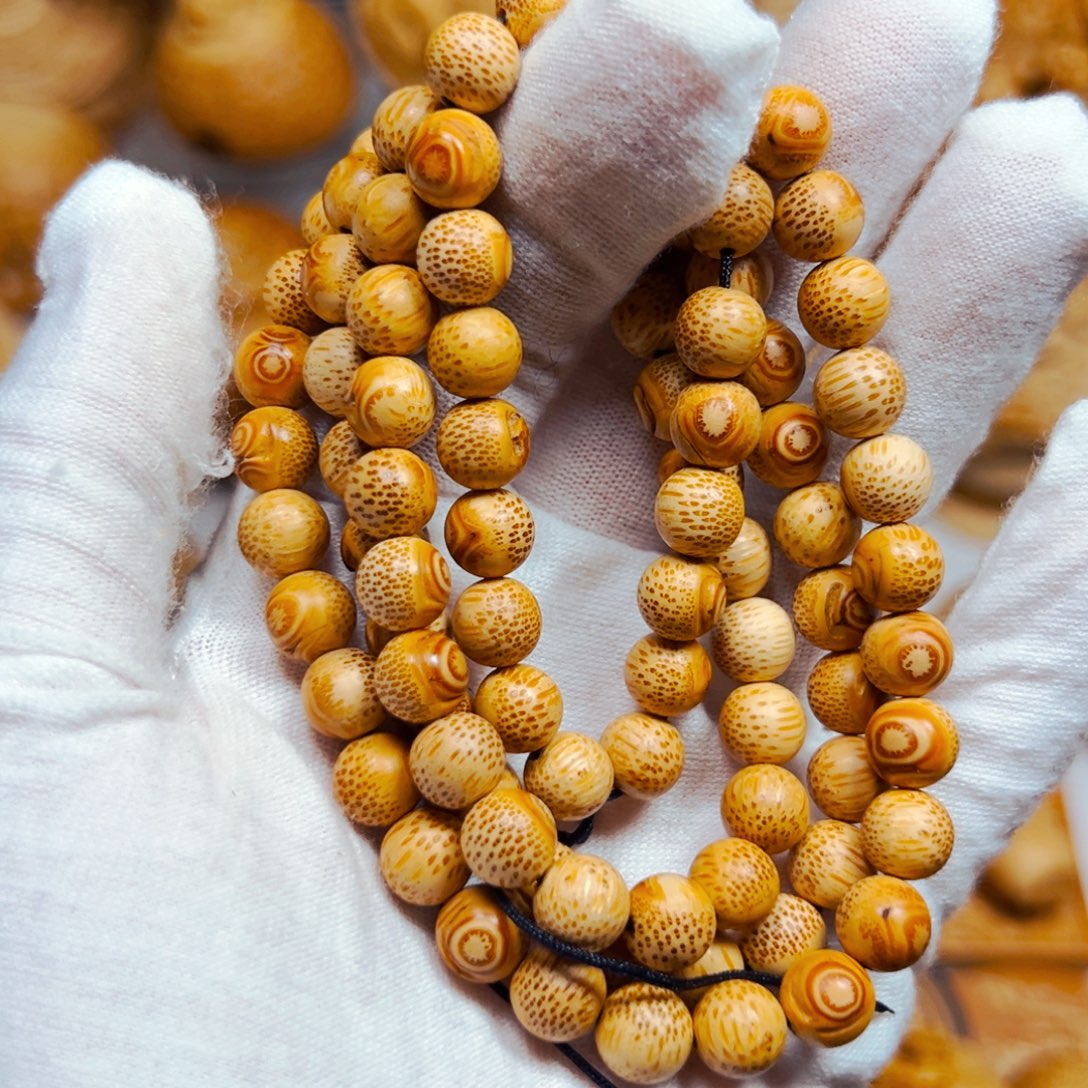 竹根雕竹雕佛珠。       