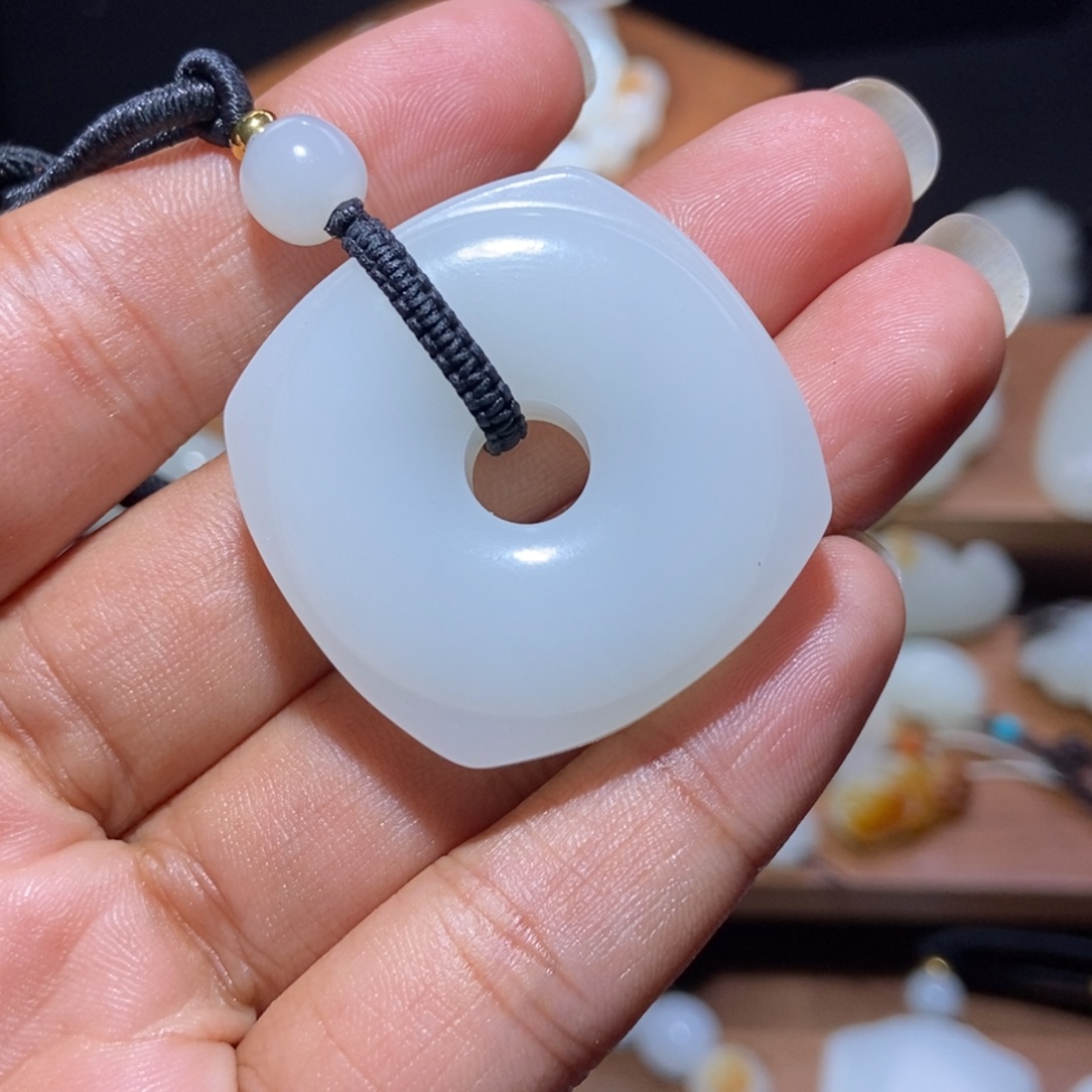 好***馍和田玉未镶嵌颈饰