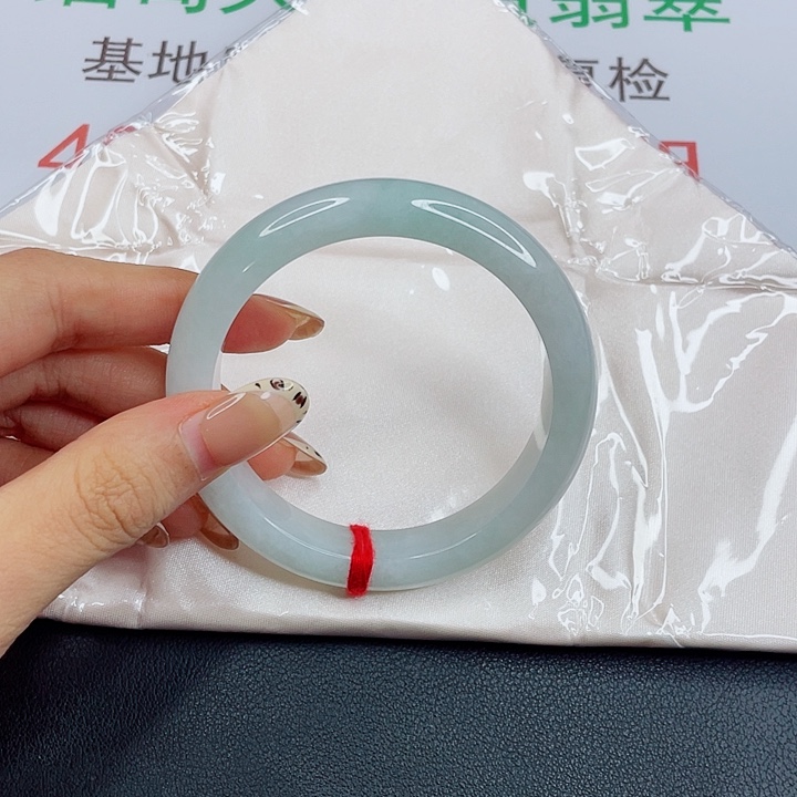 嘻***丫未镶嵌手镯翡翠冰晴绿
