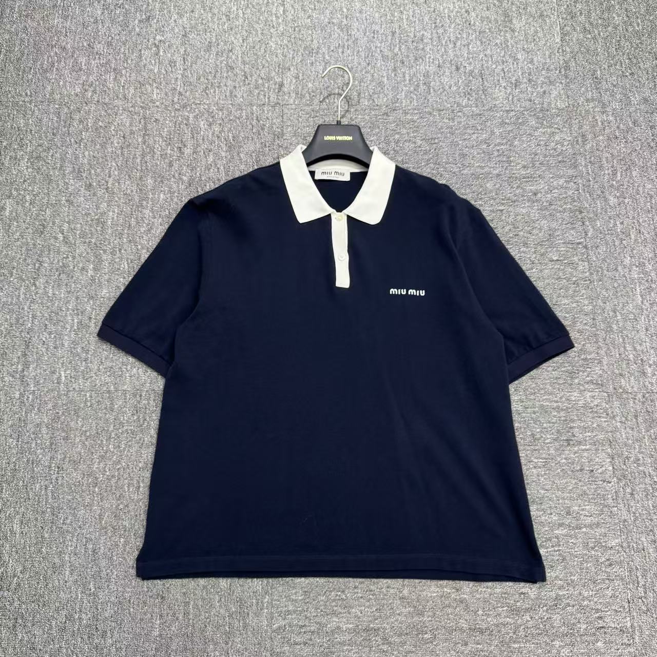 未使用 MIU MIU/缪缪 19996  刺绣字母polo衫 尺码： L码 