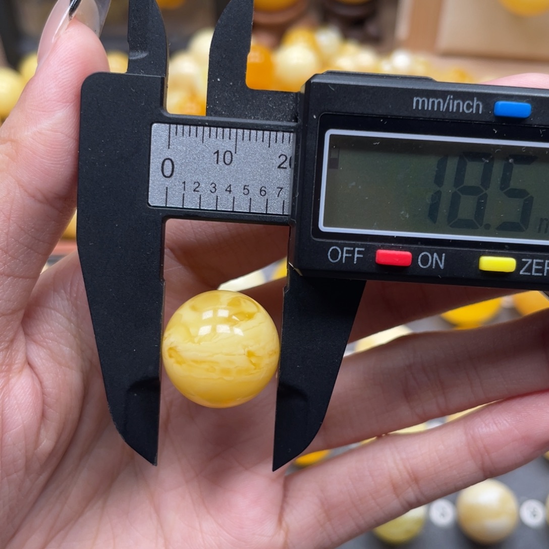 顺***张琥珀未镶嵌珠宝奇石