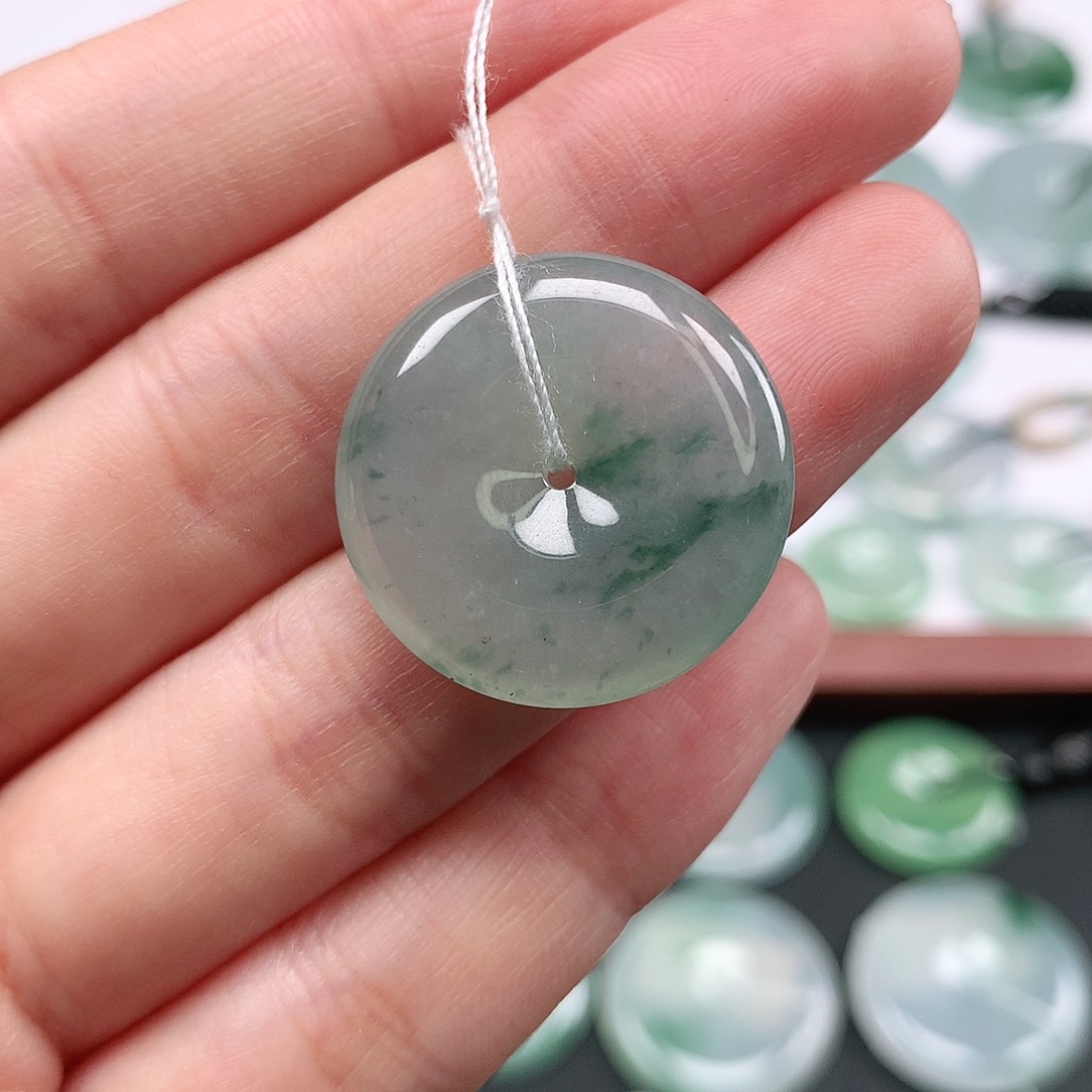 翡翠颈饰未镶嵌平安