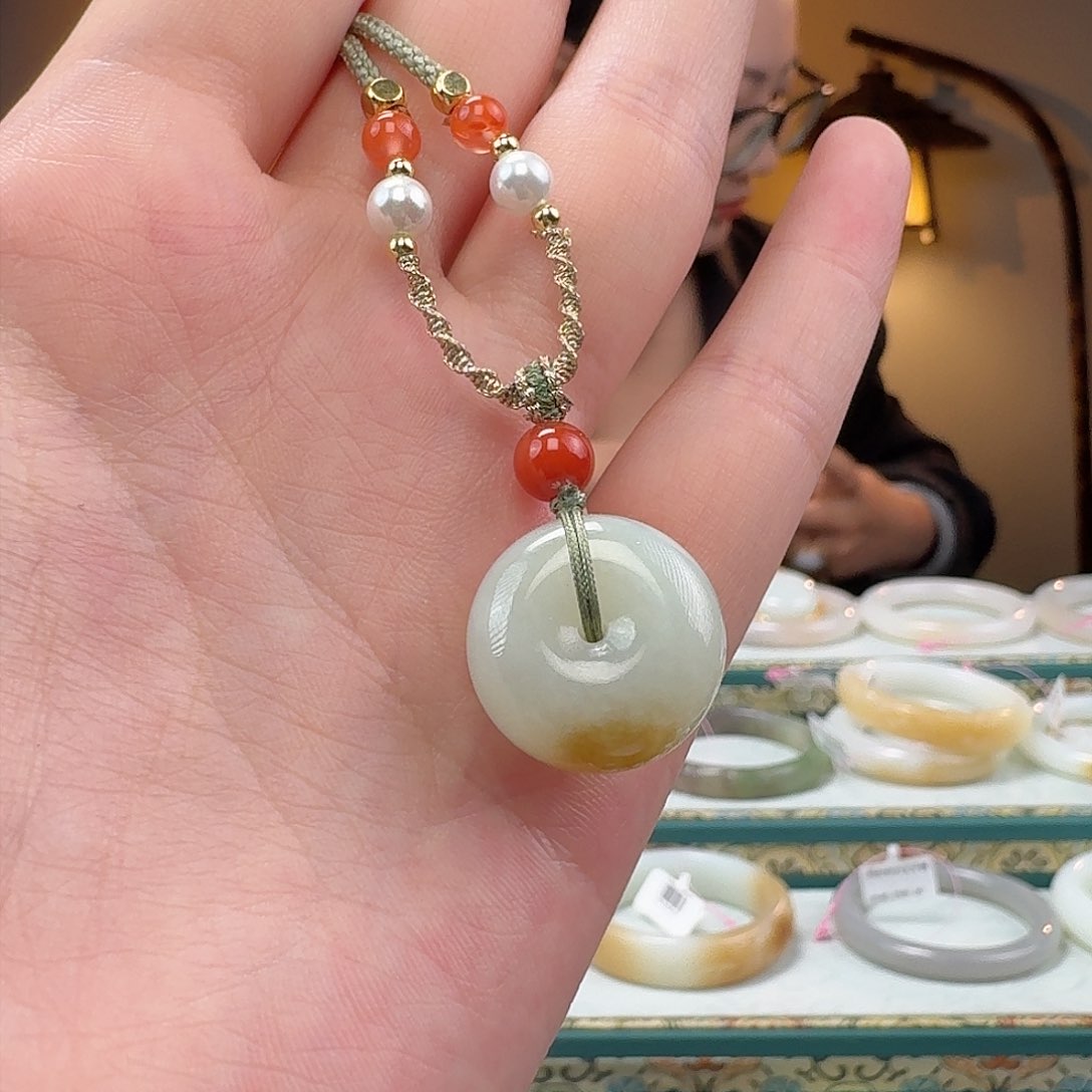 和田玉吊坠未镶嵌