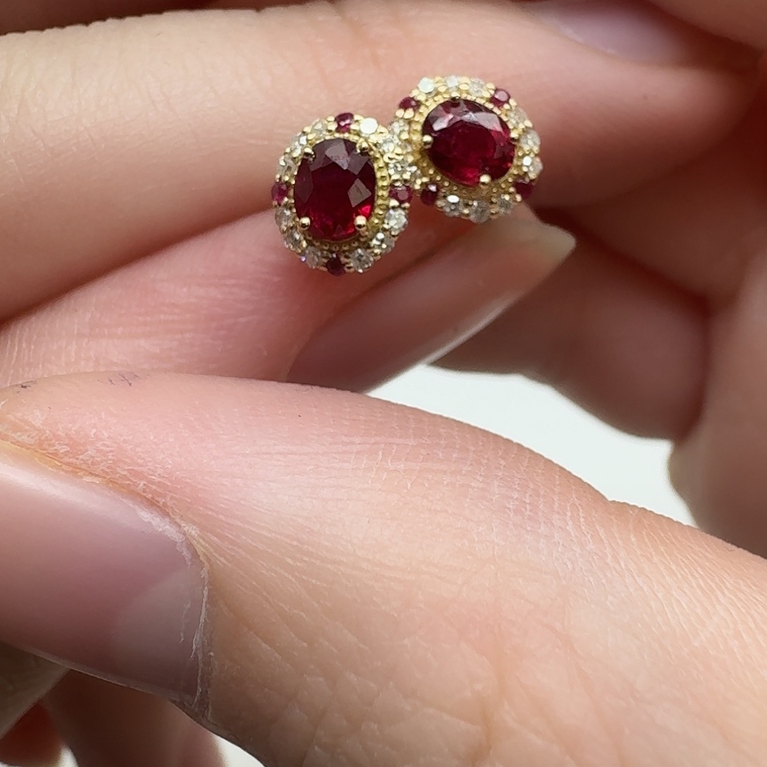 红宝石耳饰18K金镶嵌