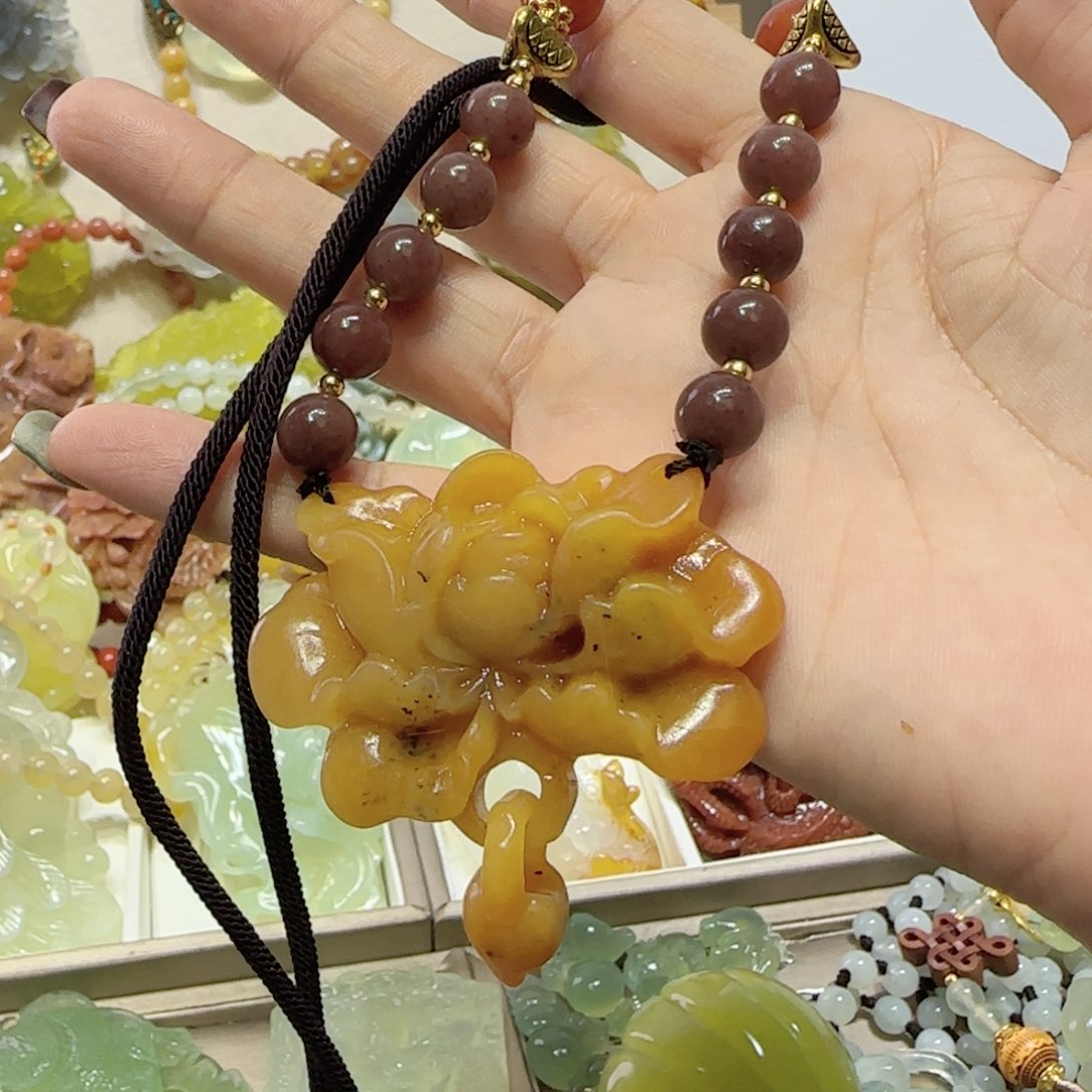 未镶嵌蛇纹石玉吊坠