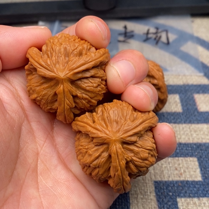 吊坠文玩核桃少*三棱