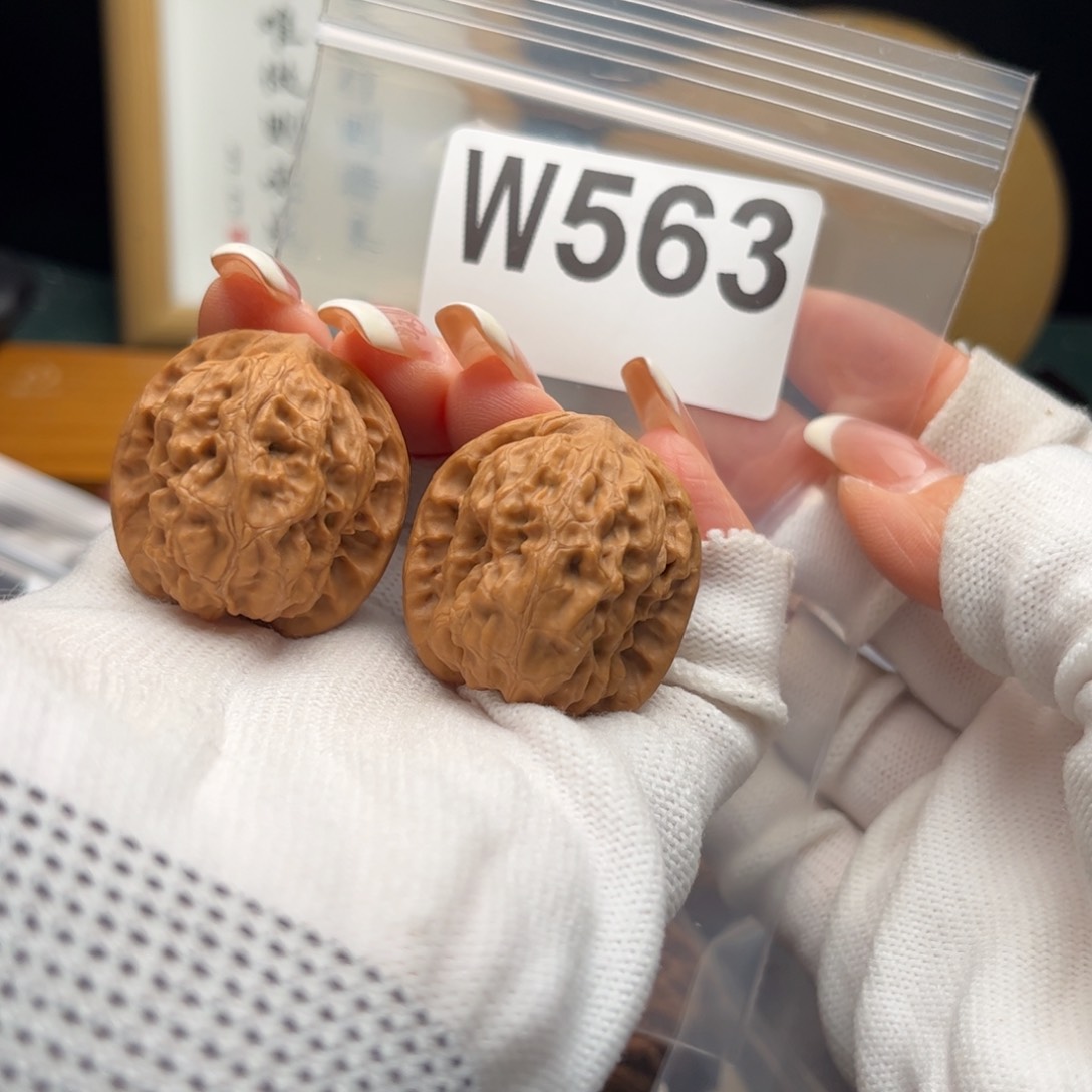 文玩核桃把件33左右野狼w 563