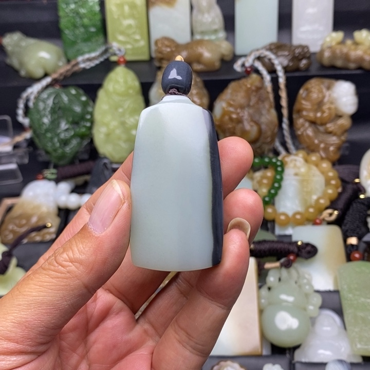 刘***业和田玉（白玉）未镶嵌颈饰