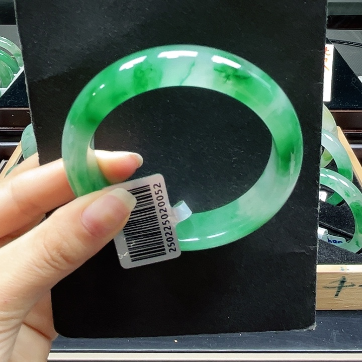 石英质玉（非洲翠）未镶嵌手镯