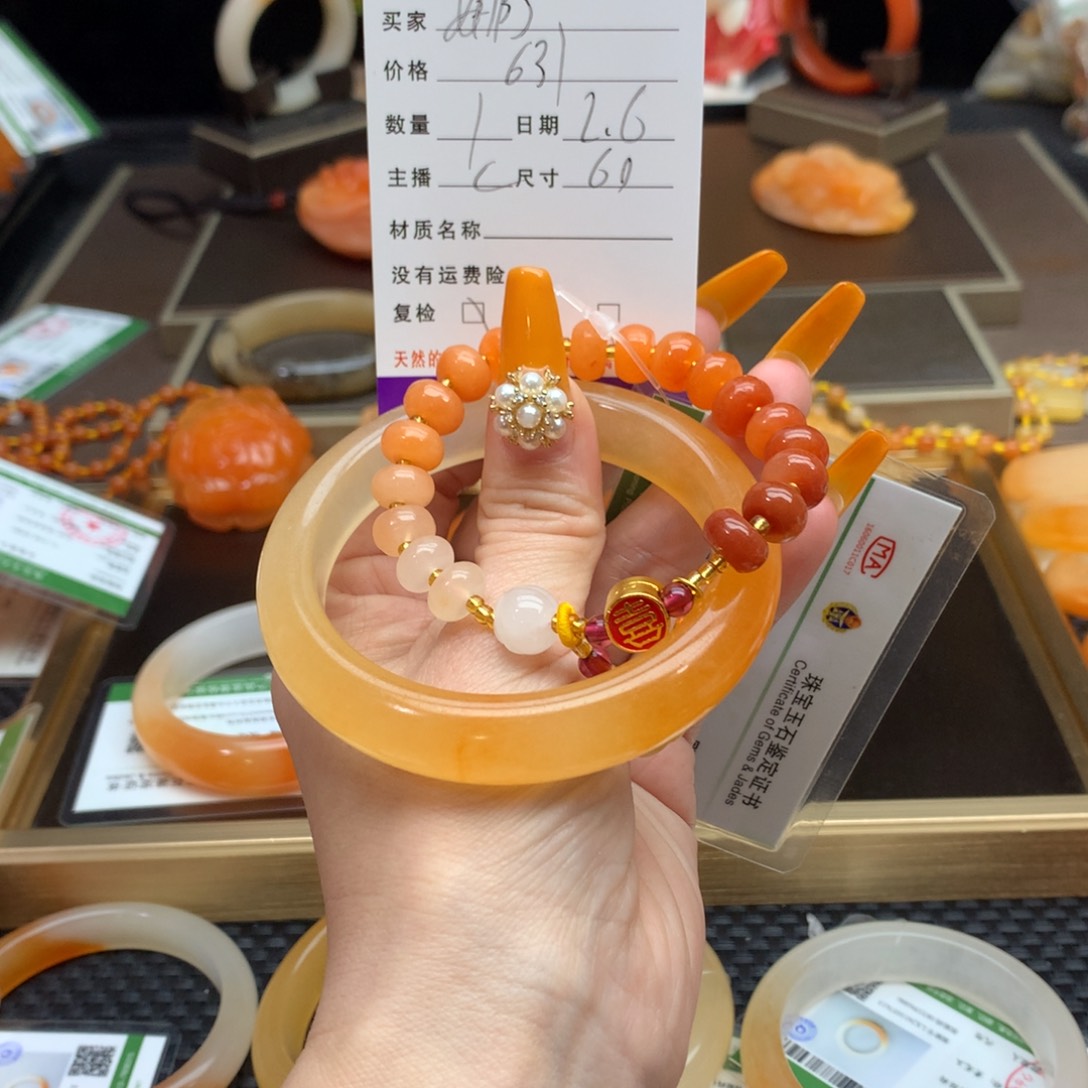 石英质玉（黄龙玉）手镯未镶嵌婀***姐