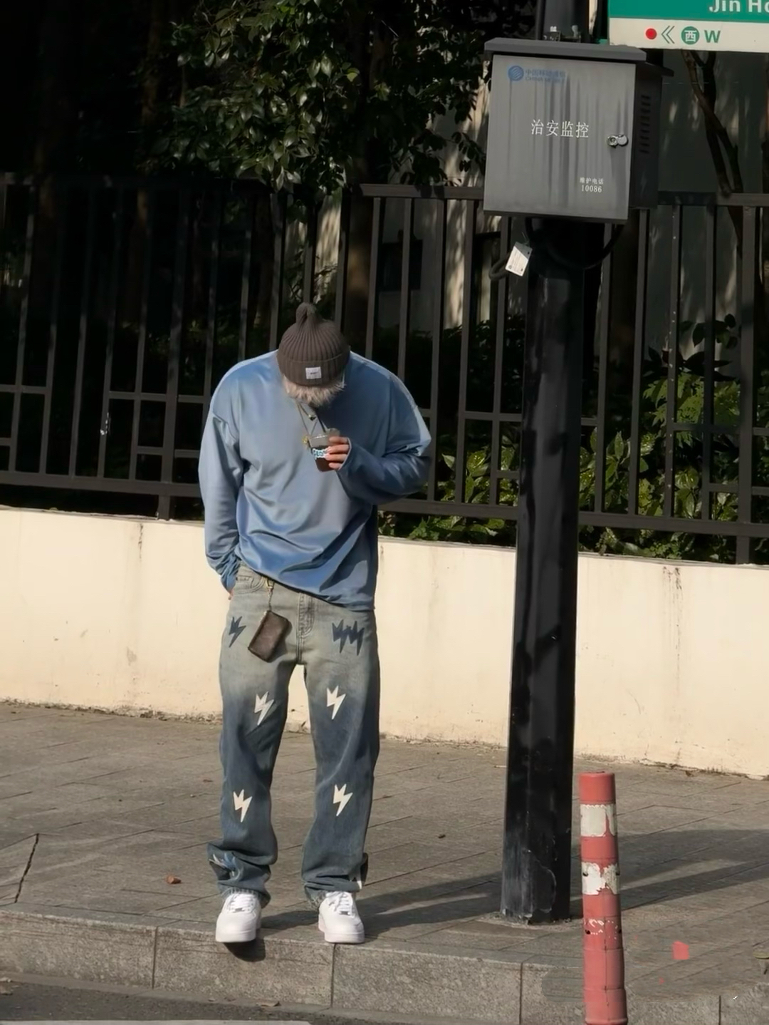 老白同款潮牌美式宽松直筒牛仔裤男女同款雪山限定闪电贴皮渐变