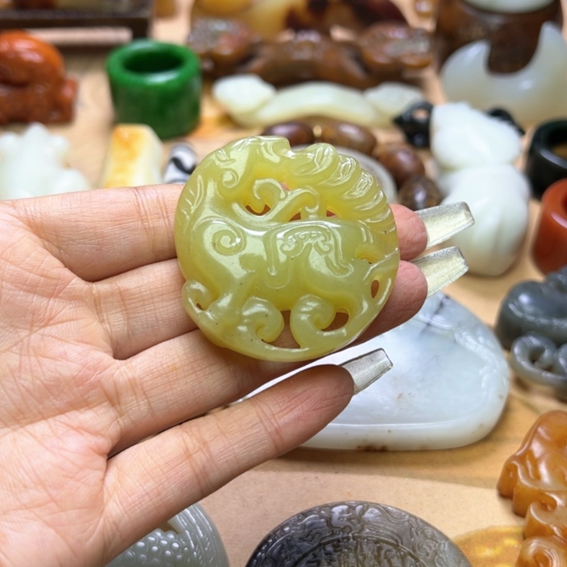 【闪购商品】蛇纹石玉颈饰未镶嵌