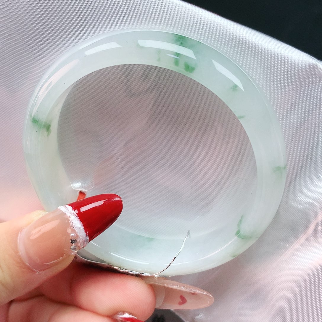 翡翠手镯未镶嵌50圈