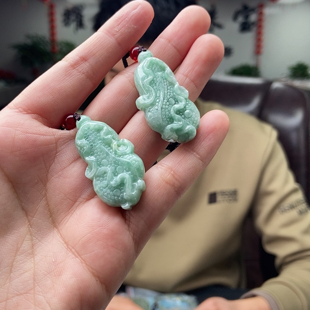 翡翠颈饰未镶嵌颜色多样性发拍一发一