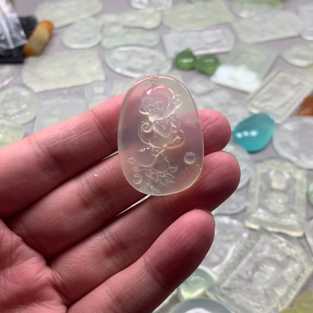 蛇纹石玉颈饰未镶嵌