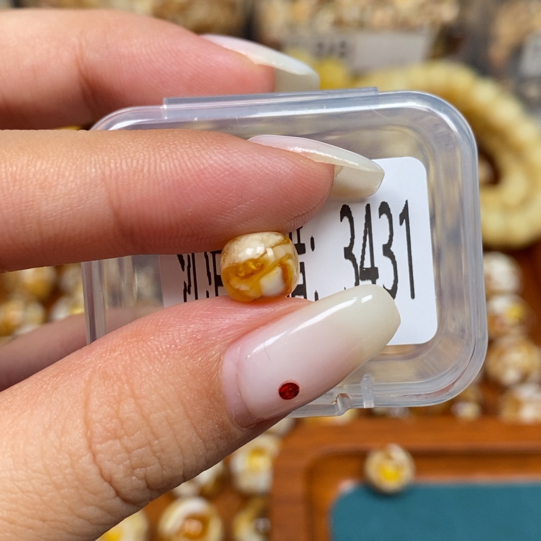 蜜蜡未镶嵌珠宝奇石3431