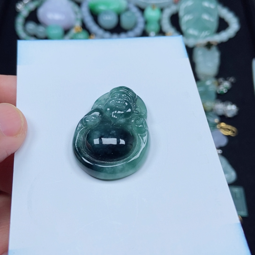 翡翠未镶嵌颈饰财神