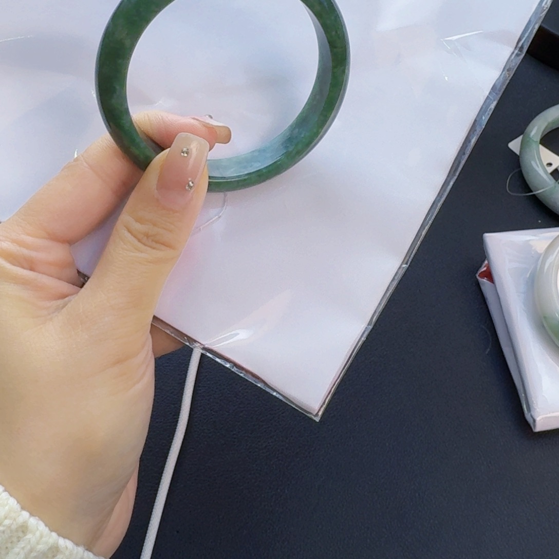 翡翠手镯未镶嵌丰丰翡翠