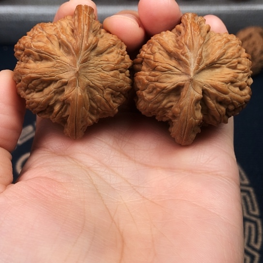 哈***哈桃核把件磨盘狮子头