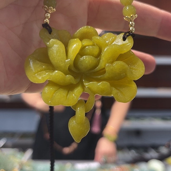 岫玉未镶嵌毛衣链