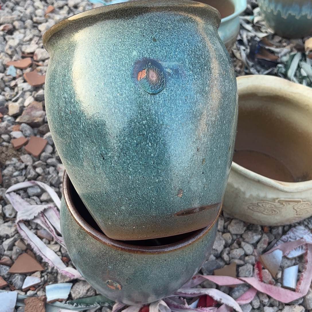 紫砂花盆口径18高度20两个绿色瑕疵