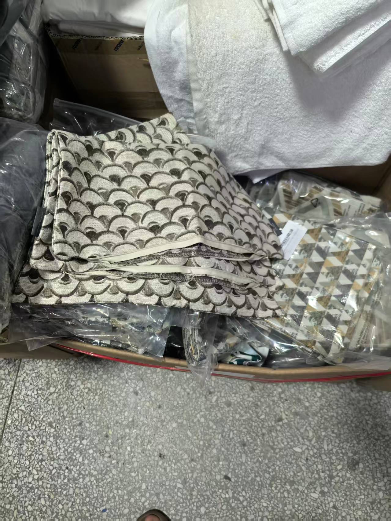 《厚广家》3楼45×45杂款提花加厚抱枕套 发3对 不挑色