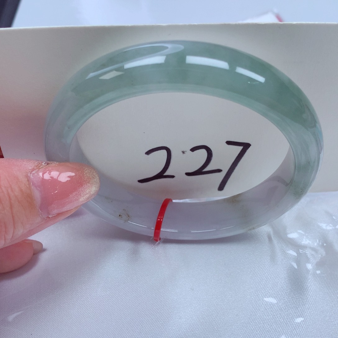 翡翠手镯未镶嵌翡翠