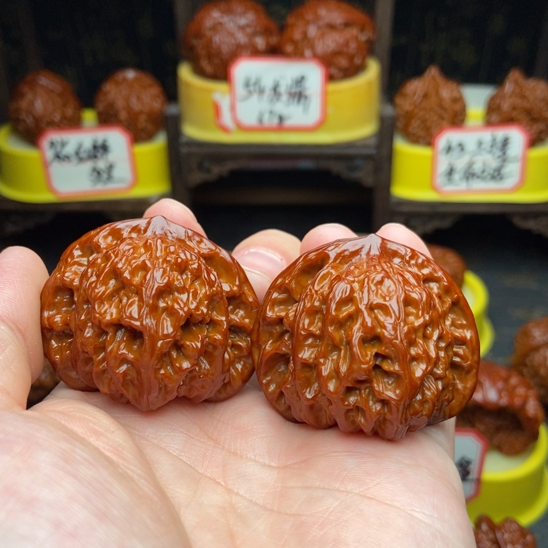 毒***。文玩核桃吊坠44霞云岭