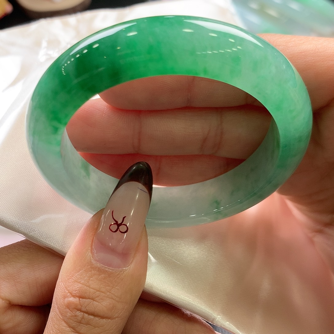 翡翠未镶嵌手镯22号冰绿 