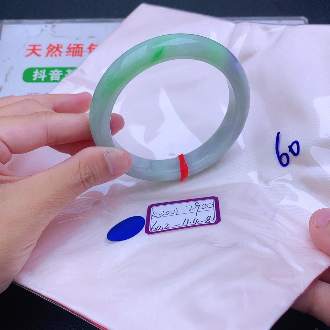 翡翠手镯未镶嵌翡翠