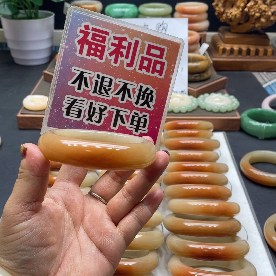 用***8石英岩玉未镶嵌手镯