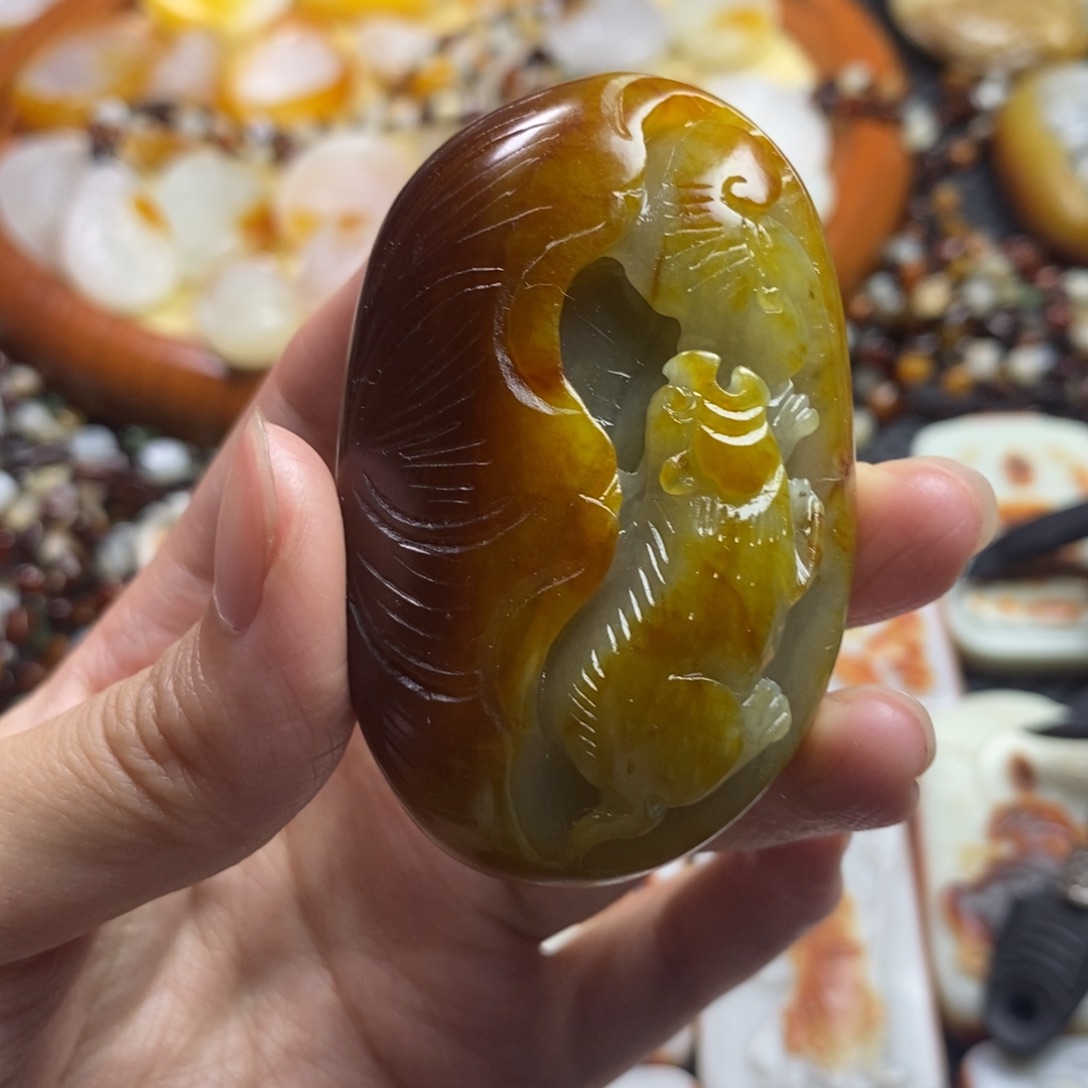 和田玉未镶嵌把件