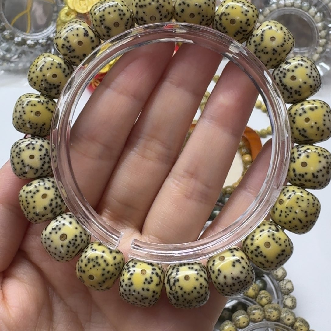 星月菩提手串鸡油黄1