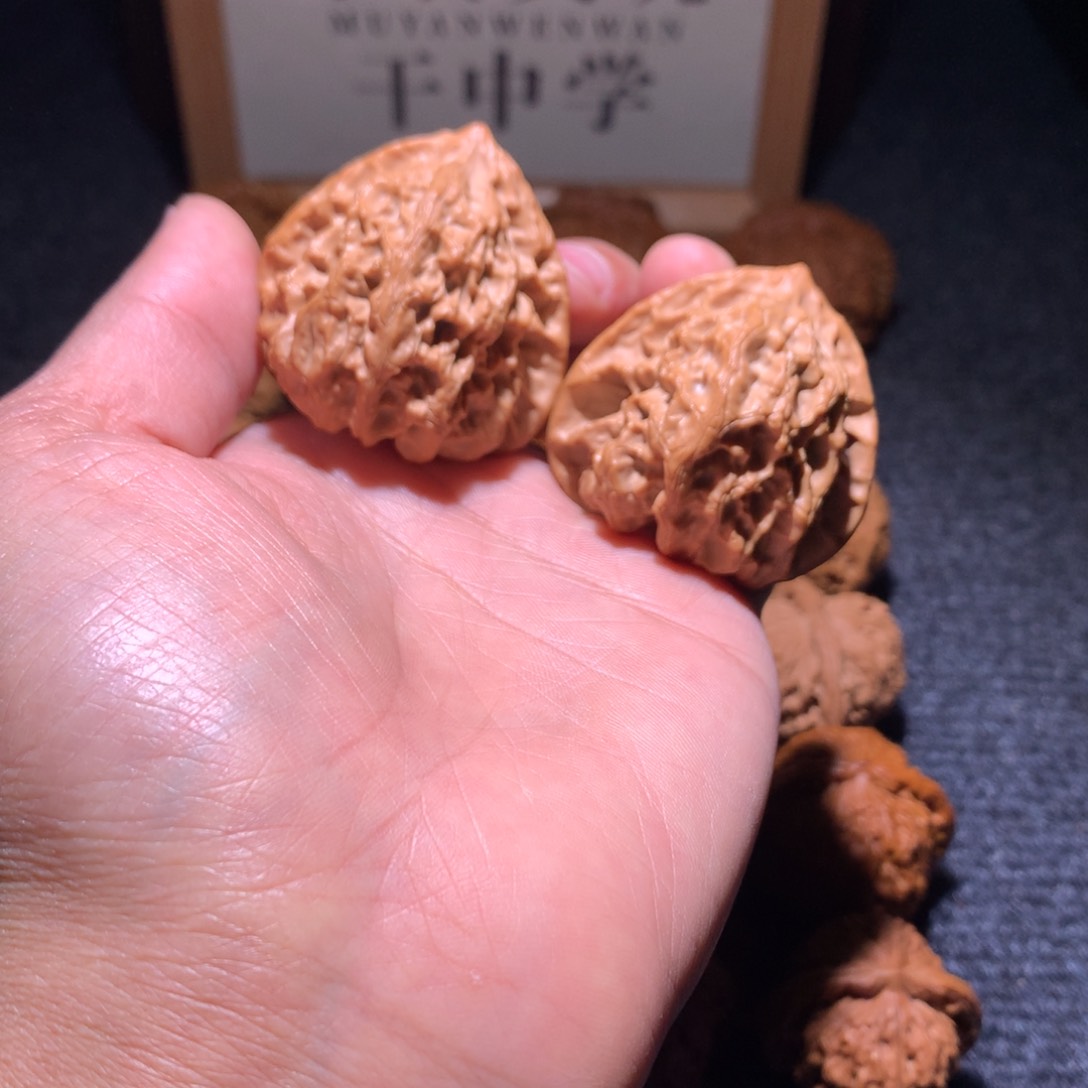 文玩核桃把件43梨木台
