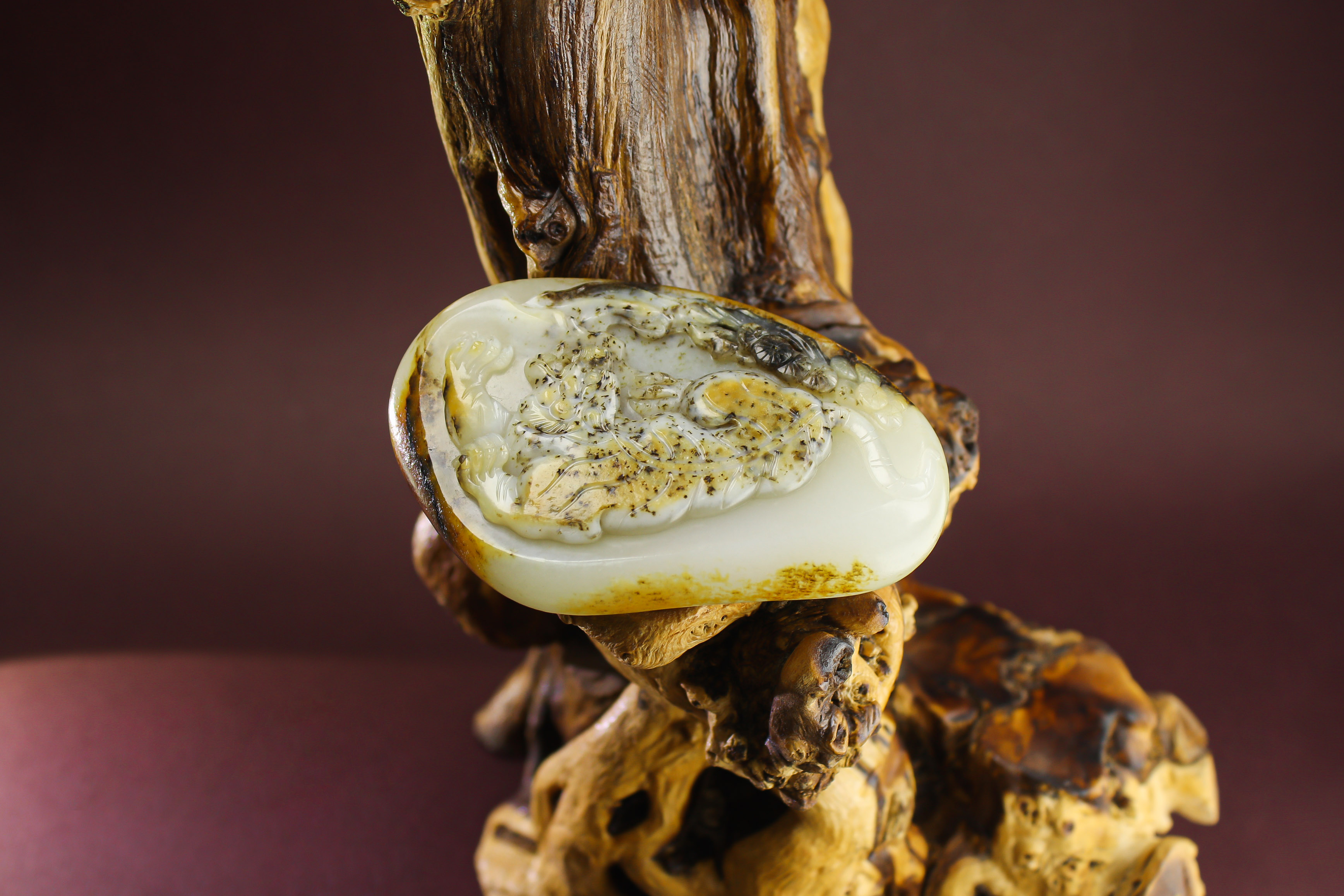 天然和田玉且虎虎生威籽料山水风景手把件送朋友家人