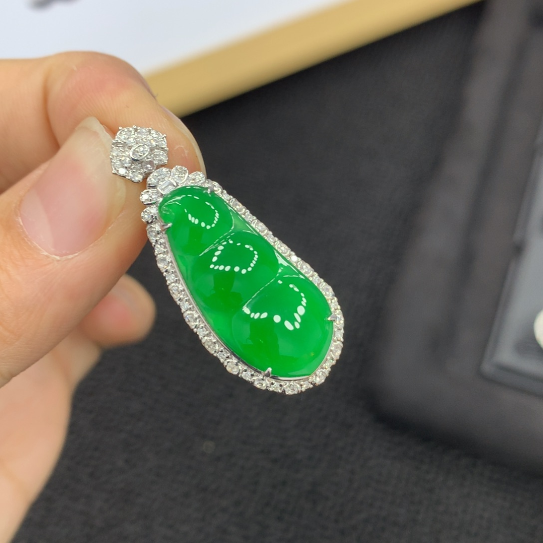 颈饰18K金镶嵌翡翠大***镜豆子